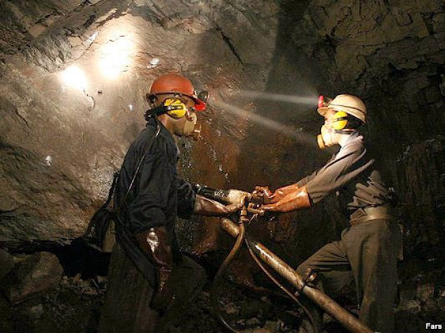سیگار از وجود فساد در پروژه های وزارت معادن پرده برداشت